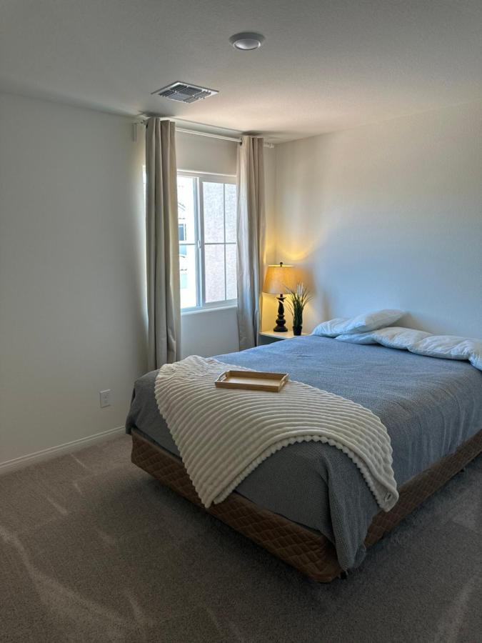 Beautiful Brand New 2 Bedroom Vegas Home! Fits 12 Or More,15-20 Minutes From Lv Strip Лас-Вегас Экстерьер фото